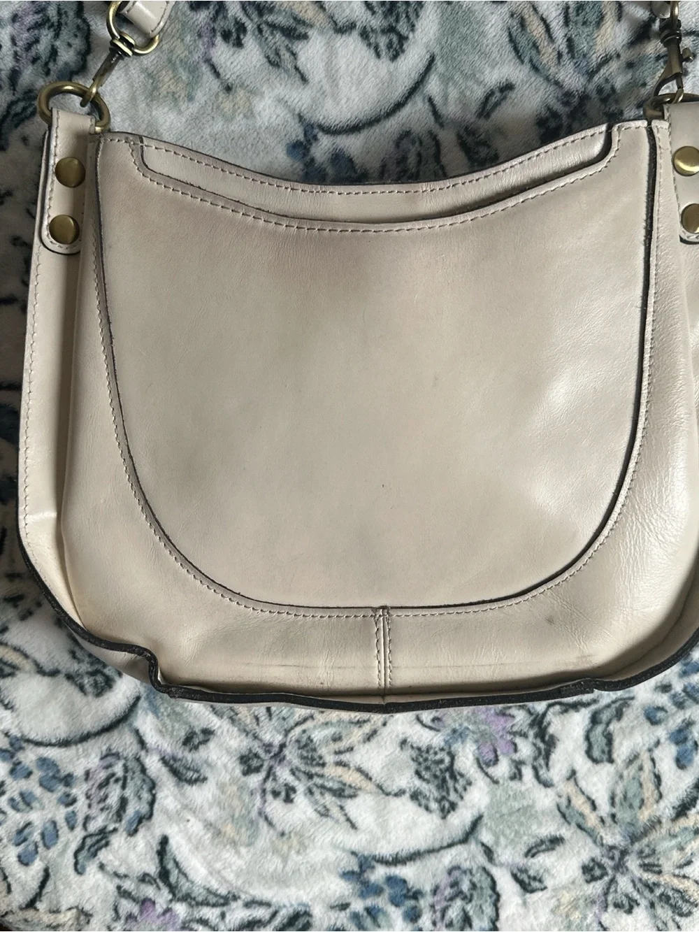 Patricia Nash Cream Leather Shoulder Bag with Subtle Embossed Logo - Picture 3 of 9